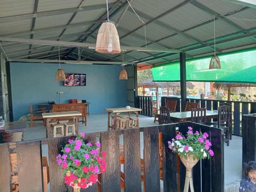 Paa & Michaels Resort in เวียงเชียงรุ้ง