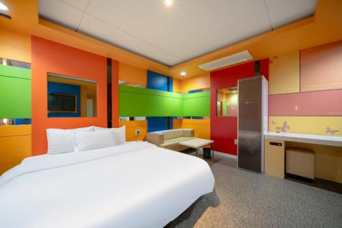 room detail thumbnail 0