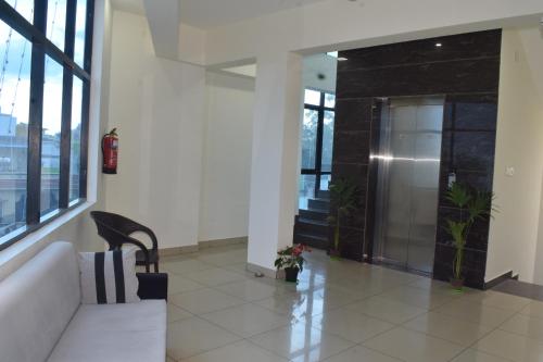 Sri Darshini Comfort 2kms from Hinkal Flyover in อิลาวาลา โฮบลี