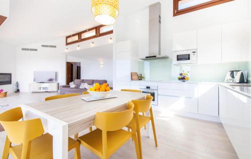 keuken, Stunning Home In Galilea in Puigpunyent