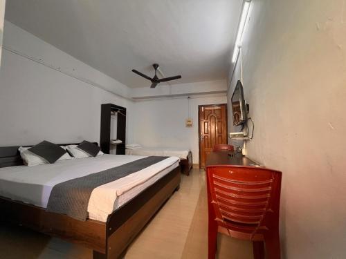 1 king bed, 1 twin bed