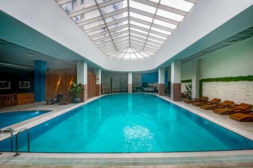 30th Floor, Sky Views, Balcony, Pool, Gym, Spa, Skopje