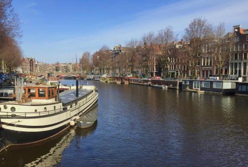 Top-notch space along canal in historic centre 1