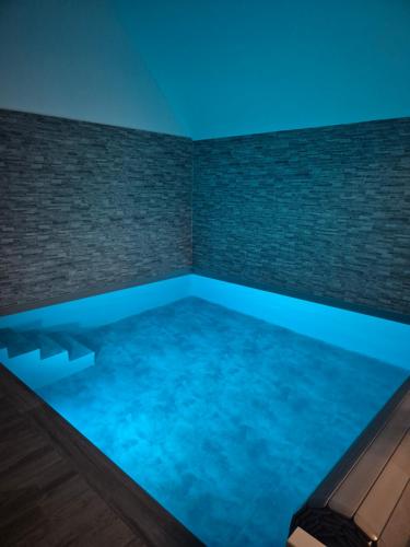 Gîte Un instant de rêve à Dorlisheim, piscine intérieure chauffée, sauna (Gite Un instant de reve a Dorlisheim, piscine interieure chauffee, sauna) in Dorlisheim
