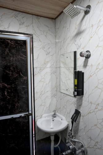 Hotel Bhagirath in تقاطع ساكي ناكا