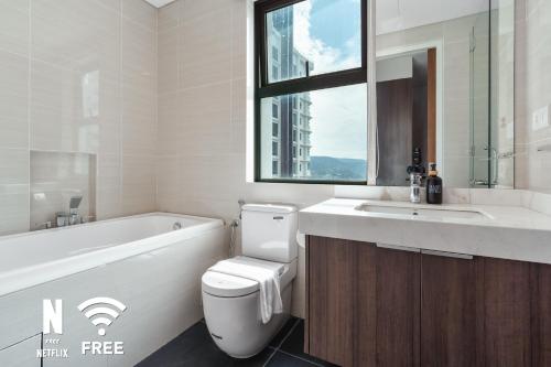 Gleneagles Hospital - 3BR with Pool & Near KLCC, Kuala Lumpur