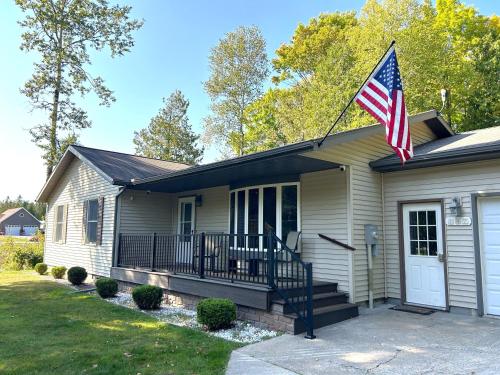 North Country Retreat in Saint Ignace, USA