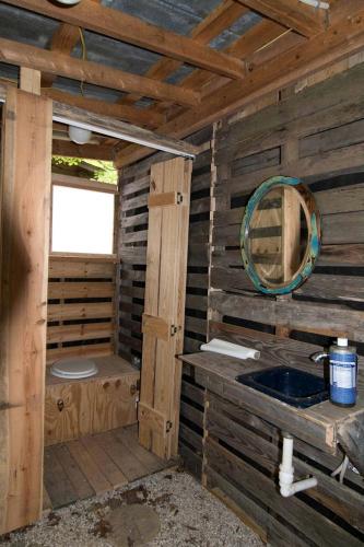 Enchanting Yurt Rental for a Romantic Getaway in North Carolina in 阿爾伯馬爾