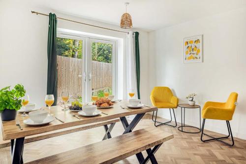 4-Bed Spacious House Perfect for Long-Term Stays in Nottingham Belváros