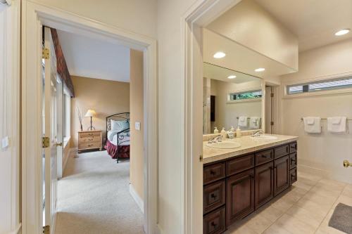 Villa 5-Broken Top-Hot Tub-2BR/2B - image 11
