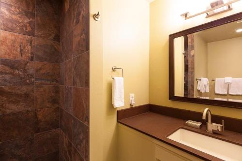 Heartbreak-Rvr/Mt View-4BR/2BA - image 13