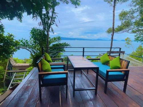 Restaurant, The Cliff Hostel, M'pay Bay in Koh Rong Sanloem