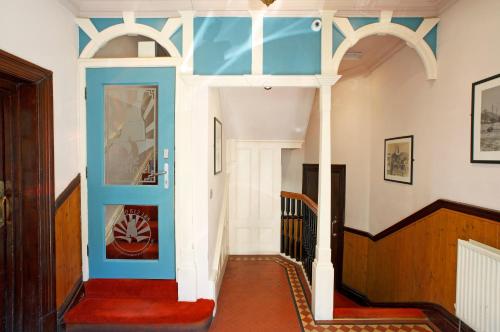 Castle Hotel - image 4