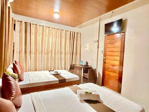 2 bedrooms, 4 beds
