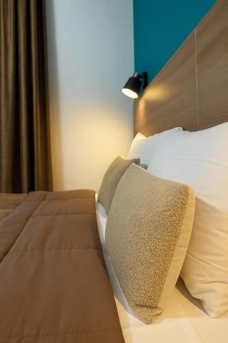 3 twin beds