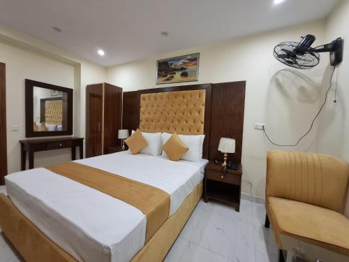 Orion Hotel in ลาฮอร์