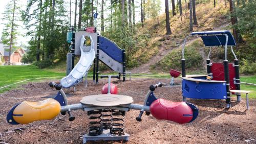 สนามเด็กเล่น, Lay Back Lodge in คิมเบอร์เลย์ (BC)