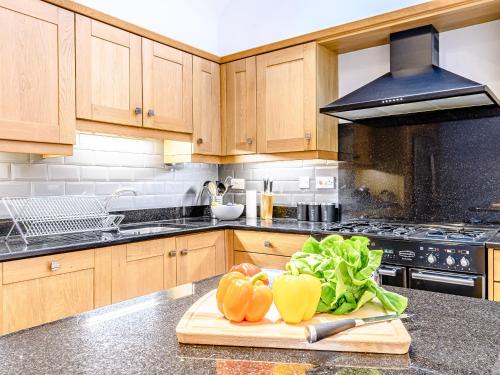 ห้องครัว, Low Barn in มาเก็ท บอสวอร์ท