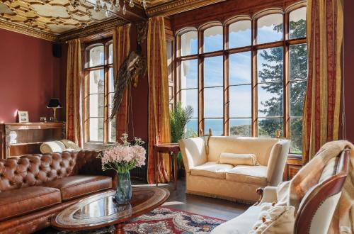 Shared lounge/TV area, East Dene Estate in Ventnor East