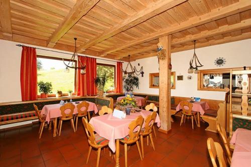 Berggasthof-Pension Seminar- und Tagungshaus Menauer 4.2km von Bernried entfernt