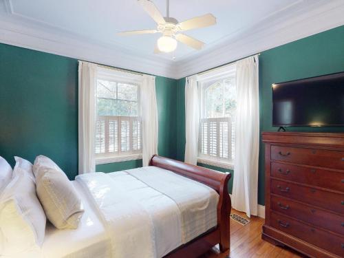 Southern Charm on Liberty – Savannah, GA