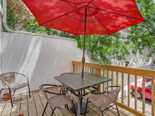 Brand New Listing! Heated Pool Access! Estate Home 2 blocks from Forsyth Park! - image 12