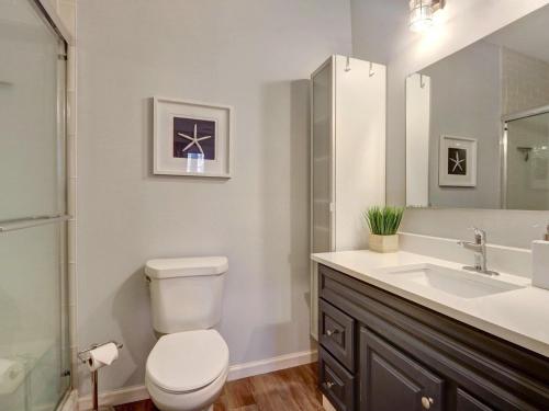 Brand New Listing! Heated Pool Access! Estate Home 2 blocks from Forsyth Park! - image 9