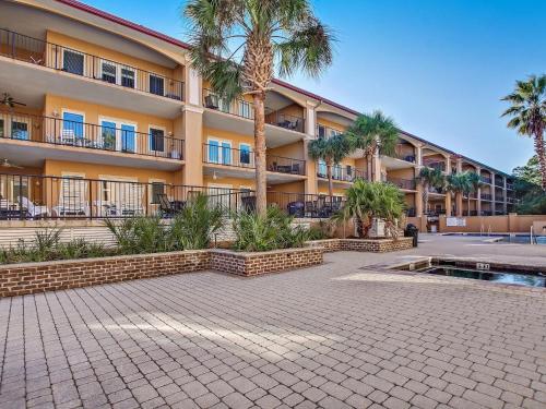 New Listing! Pool Views Steps to Beach Restaurants Shopping & More! - image 38