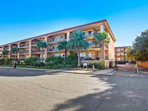 New Listing! Pool Views Steps to Beach Restaurants Shopping & More! - image 39