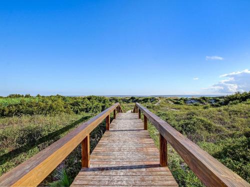 New Listing! Watch the ships go by from your private balcony overlooking the beach and ocean! - image 9