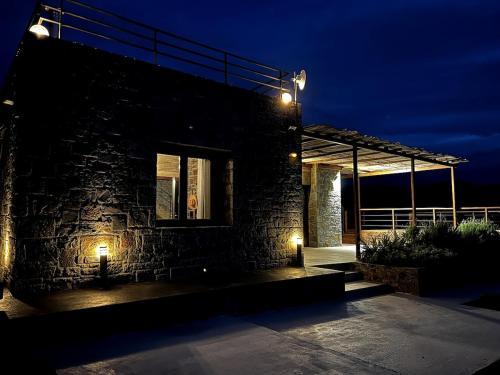 DOXA PETRA Small villa with pool in Vrachasi