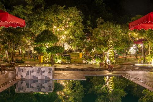 Сад, Cat Ba Serena Homestay And Swimming Pool in Катба
