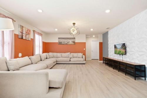 7BR Solterra Resort - Newly renovated home w pool