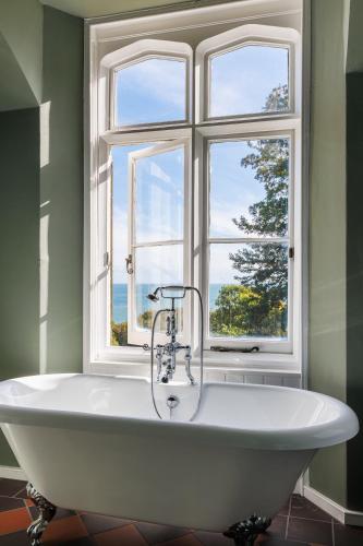 Surrounding environment, East Dene Estate in Ventnor East