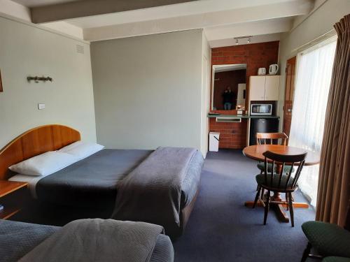 Abbotswood Motor Inn Room Type - Queen Room with Two Queen Beds