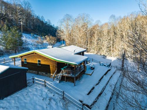 外部景觀, Ascension Cabin - hot tub, fire pit, babbling brook in 薩默斯維爾