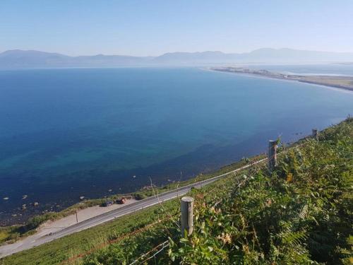 Central Stay-halfway between Killarney and Tralee in Kilnanare