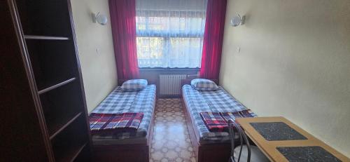 2 twin beds