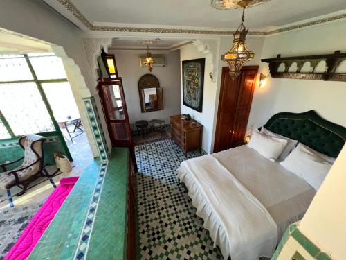 room detail thumbnail 2