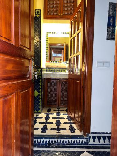 room detail thumbnail 2