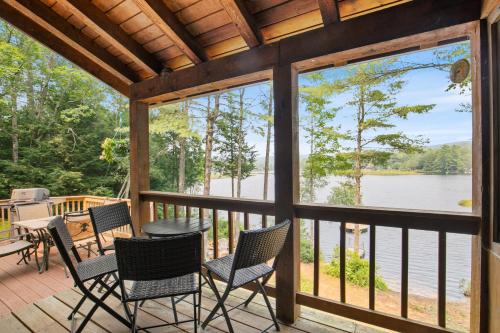 Lakefront Retreat Swim, Kayak, Fish, and more! in Sanbornton (NH)