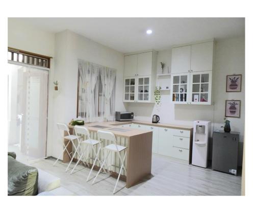 Vila Kuntum Bogor- 3BR Cozy House dekat Kuntum Farmfield near Saung Ngariung Makanan & Minuman