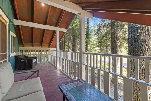 Erkély/terasz, The Green House- 8 mins to Mt Rainier National Park in Ashford (WA)