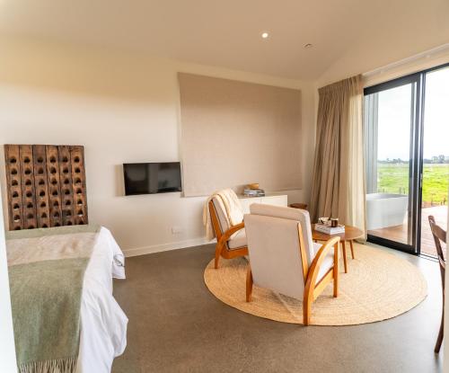 Facilities, Harvest Rise Vineyard Cottage in Martinborough