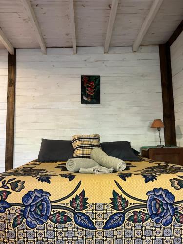 1 queen bed, 2 sofa beds