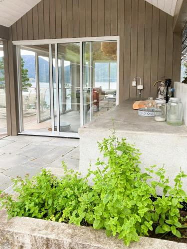 Viesnīcas āriene, Family Cabin With View Over Fjord, Mountain, Wood in Erfjord