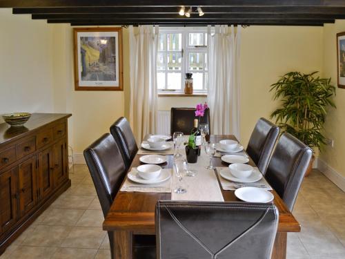 Seadmed, Well Cottage in Luxborough