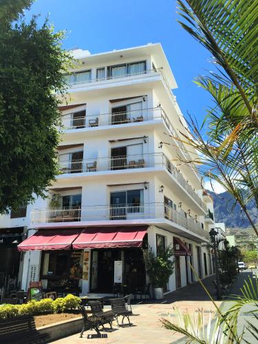 . Hotel Edén