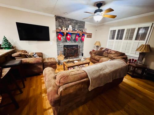 Eagle Mountain River Retreat in Ellijay, USA