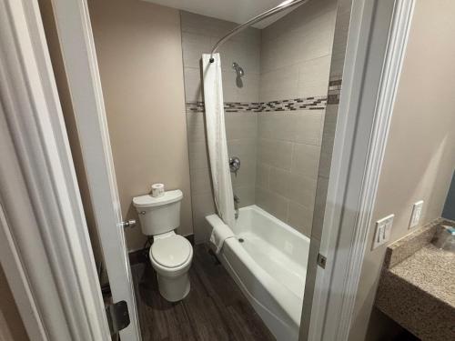 Economy Inn - Burbank Airport - 샤워실